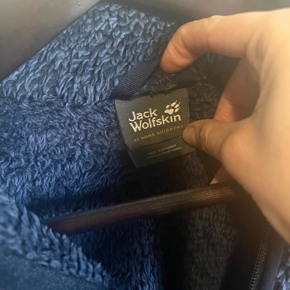 Used Jack Wolfskin Women's Pine Leaf Fleece Jacket- IN EXCELLENT CONDITION. - Picture 3 of 5